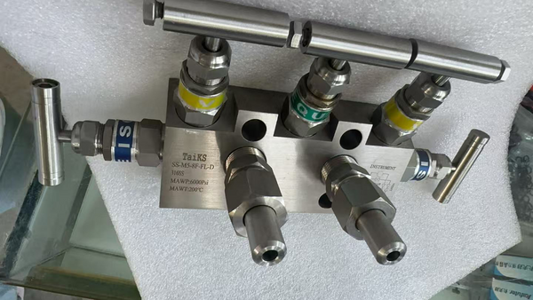 Six Sets of Five-Valve Manifolds for High-Pressure Gas Skid